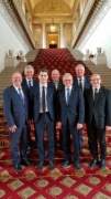 Gruppenfoto mit Bundesratspräsident Karl Bader (V) (3. von rechts) und VeranstaltungsteilnehmerInnen