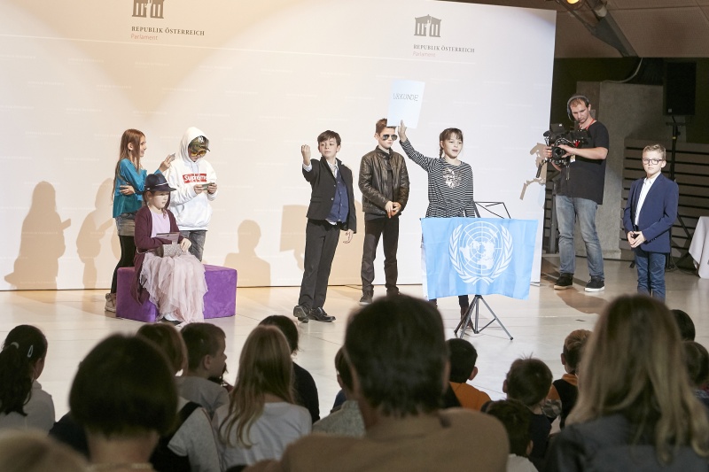 Aufführung des Theaterstücks „Hypnotisiert“