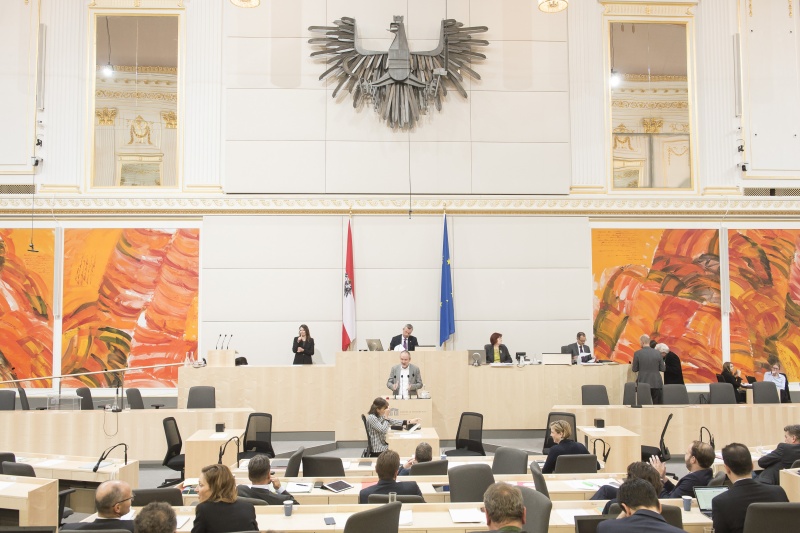 Am Rednerpult:Nationalratsabgeordneter Thomas Drozda (S). Am Präsidium: Nationalratspräsident Norbert Hofer (F)
