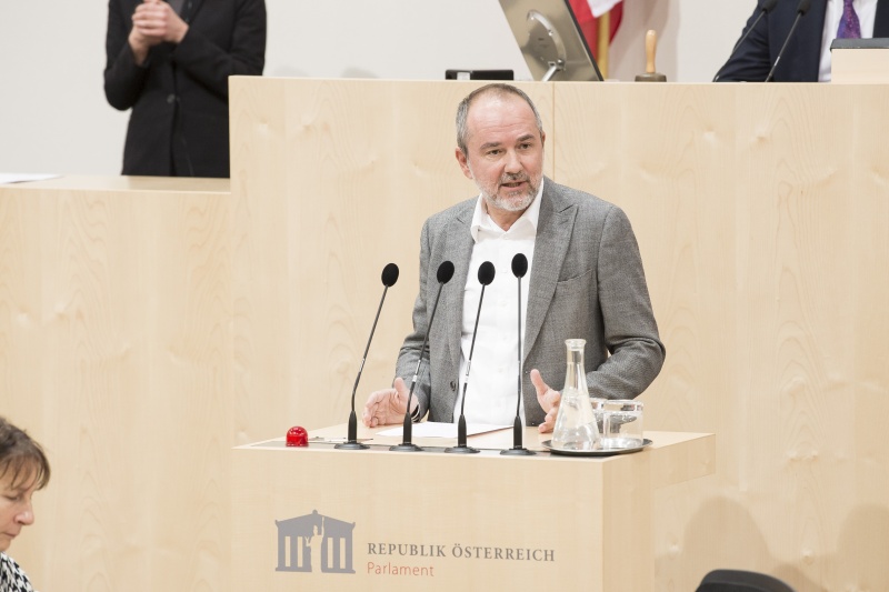 Am Rednerpult:Nationalratsabgeordneter Thomas Drozda (S)