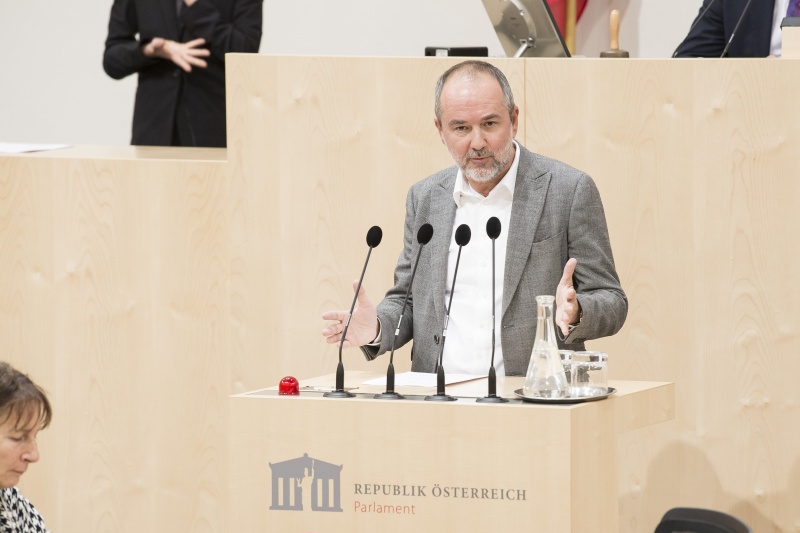 Am Rednerpult:Nationalratsabgeordneter Thomas Drozda (S)