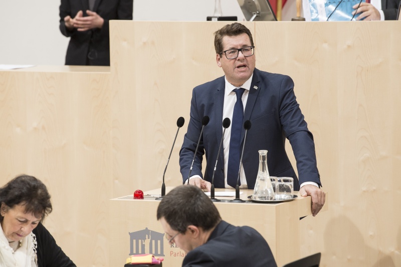 Am Rednerpult: Nationalratsabgeordneter Robert Laimer (S)