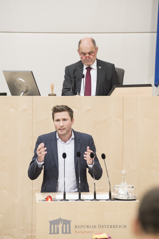 Am Rednerpult: Nationalratsabgeordneter David Stögmüller (G). Am Präsidium: Nationalratspräsident Wolfgang Sobotka (V)