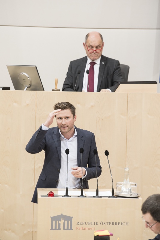 Am Rednerpult: Nationalratsabgeordneter David Stögmüller (G). Am Präsidium: Nationalratspräsident Wolfgang Sobotka (V)