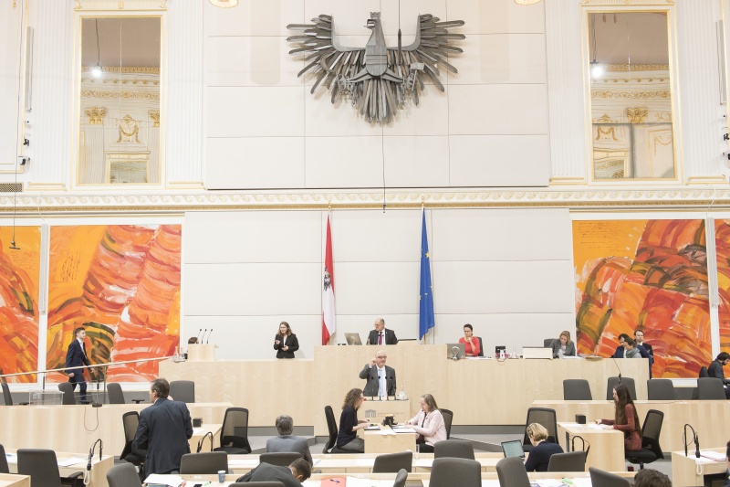 Am Rednerpult: Nationalratsabgeordneter Christoph Matznetter (S). Am Präsidium: Nationalratspräsident Wolfgang Sobotka (V)