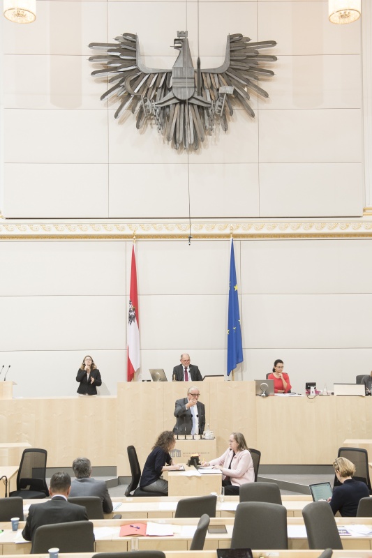 Am Rednerpult: Nationalratsabgeordneter Christoph Matznetter (S). Am Präsidium: Nationalratspräsident Wolfgang Sobotka (V)