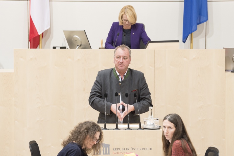 Am Rednerpult: Nationalratsabgeordneter Wolfgang Zanger (F). Am Präsidium: Nationalratspräsidentin Doris Bures (S)