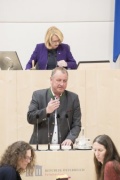 Am Rednerpult: Nationalratsabgeordneter Wolfgang Zanger (F). Am Präsidium: Nationalratspräsidentin Doris Bures (S)