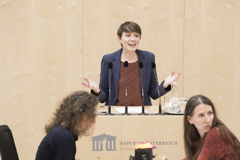 Am Rednerpult: Nationalratsabgeordnete Sigrid Maurer (G)