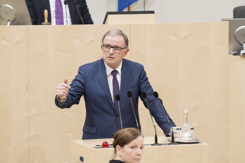 Am Rednerpult: Nationalratsabgeordneter Karlheinz Kopf (V)