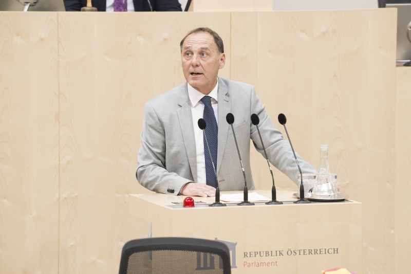 Am Rednerpult: Nationalratsabgeordneter Peter Wurm (F)