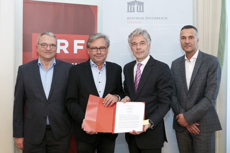 von rechts: Parlamentssprecher Karl-Heinz Grundböck, Parlamentsdirektor Harald Dossi, Alexander Wrabetz ORF Generaldirektor, Karlheinz Papst ORF