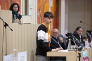 Schüler bei seiner Rede im Jugendparlament