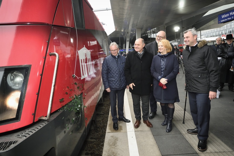 Von links: Bundesratspräsident Karl Bader (V), Nationalratspräsident Wolfgang Sobotka (V), ÖBB Vorstandsvorsitzender Andreas Matthä, Zweite Nationalratspräsidentin Doris Bures (S), Dritter Nationalratspräsident Norbert Hofer (F)