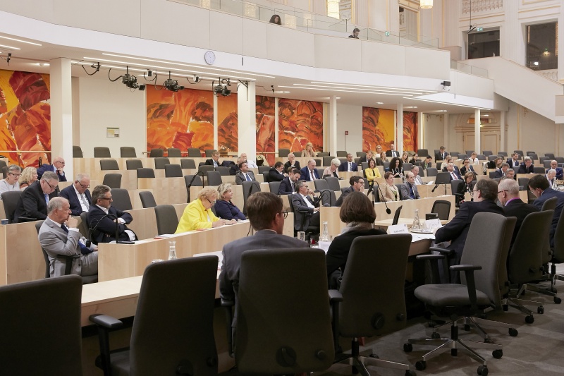 Blick Richtung SitzungsteilnehmerInnen