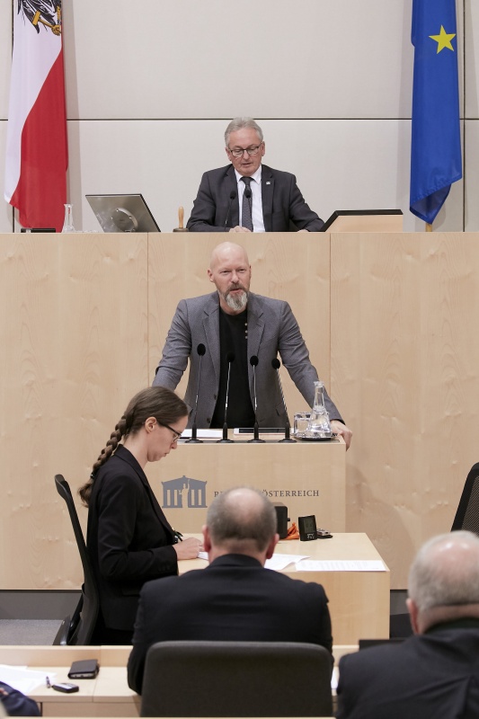 Am Rednerpult Bundesrat Marco Schreuder (A)