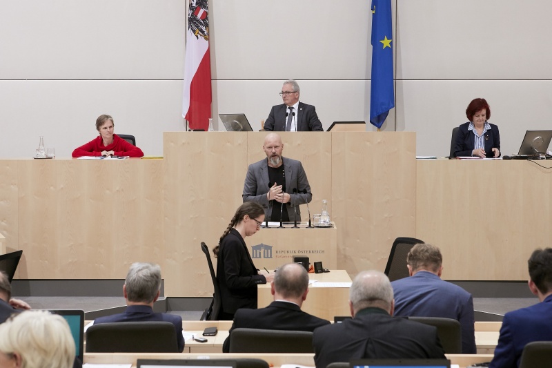 Am Rednerpult Bundesrat Marco Schreuder (A)