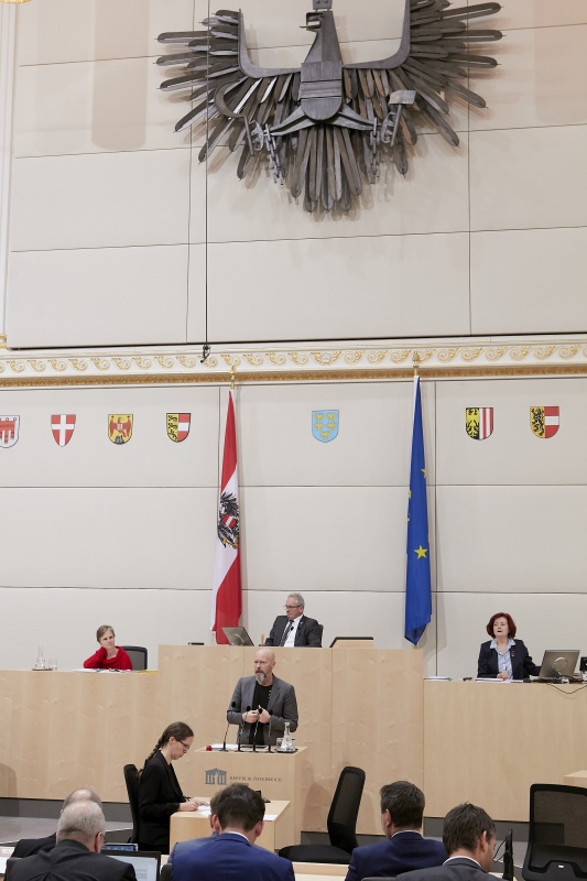 Am Rednerpult Bundesrat Marco Schreuder (A)