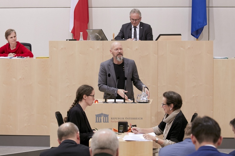 Am Rednerpult Bundesrat Marco Schreuder (A)