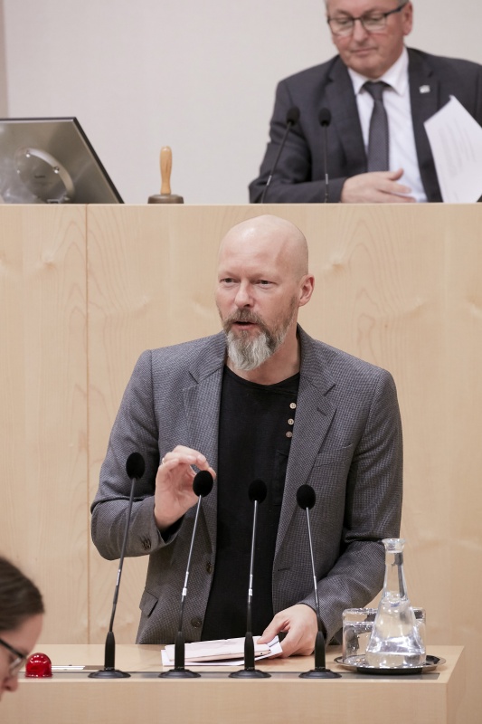 Am Rednerpult Bundesrat Marco Schreuder (A)