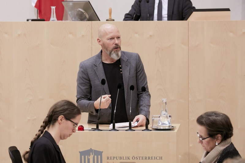 Am Rednerpult Bundesrat Marco Schreuder (A)