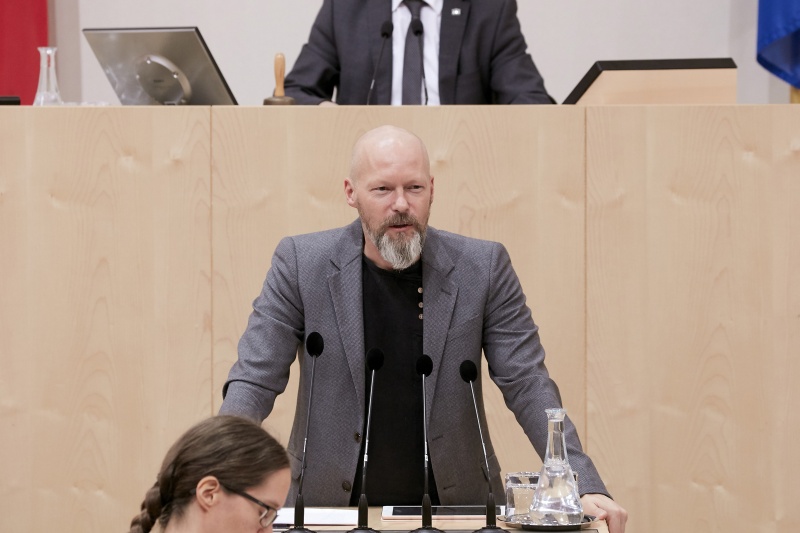 Am Rednerpult Bundesrat Marco Schreuder (A)