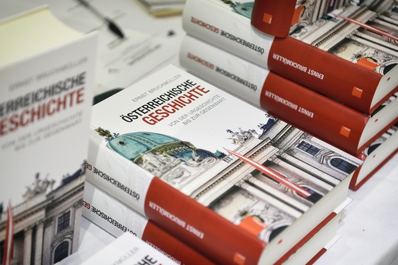 "Österreichische Geschichte: Von der Urgeschichte bis zur Gegenwart" von Ernst Bruckmüller