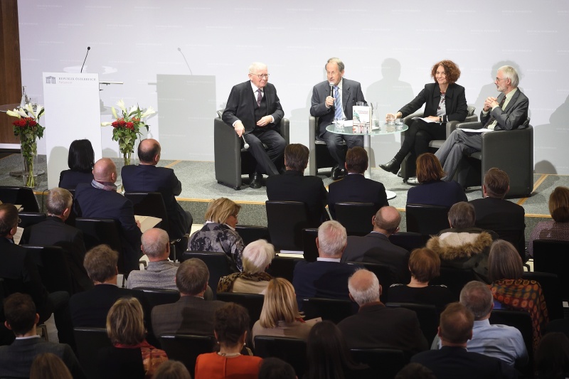 Von links: Ernst Bruckmüller, Moderation Peter Urbanitsch, Institut für Österreichische Geschichtsforschung, Universität Wien Christina Lutter, Direktor des Instituts für Österreichische Geschichtsforschung, Universität Wien Thomas Winkelbauer