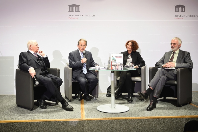Von links: Ernst Bruckmüller, Moderation Peter Urbanitsch, Institut für Österreichische Geschichtsforschung, Universität Wien Christina Lutter, Direktor des Instituts für Österreichische Geschichtsforschung, Universität Wien Thomas Winkelbauer