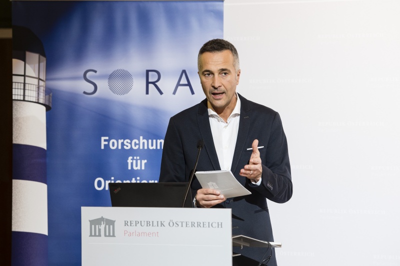 Am Rednerpult: Parlamentssprecher Karl-Heinz Grundböck