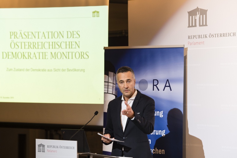 Am Rednerpult: Parlamentssprecher Karl-Heinz Grundböck