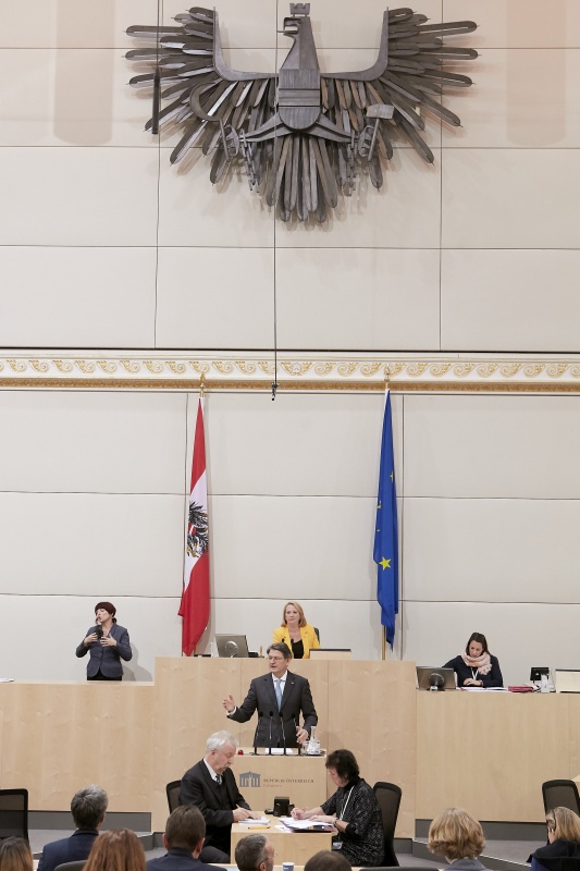 am Rednerpult Nationalratsabgeordneter Helmut Brandstätter (N)