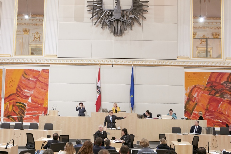 am Rednerpult Nationalratsabgeordneter Helmut Brandstätter (N)