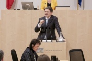 am Rednerpult Nationalratsabgeordneter Helmut Brandstätter (N)