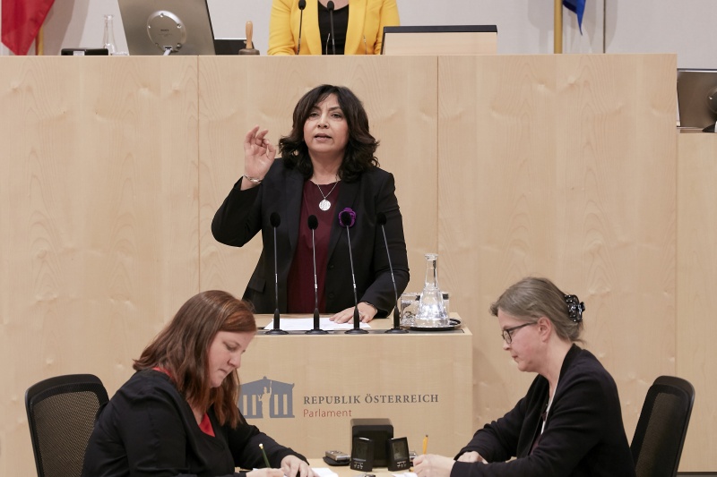 am Rednerpult Nationalratsabgeordnete Selma Yildirim (S)