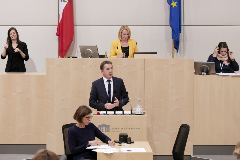 Am Rednerpult Nationalratsabgeordneter Erwin Angerer (F)