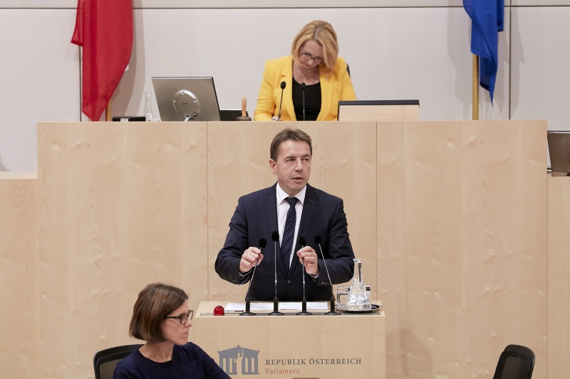 Am Rednerpult Nationalratsabgeordneter Erwin Angerer (F)