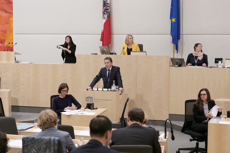 Am Rednerpult Nationalratsabgeordneter Erwin Angerer (F)