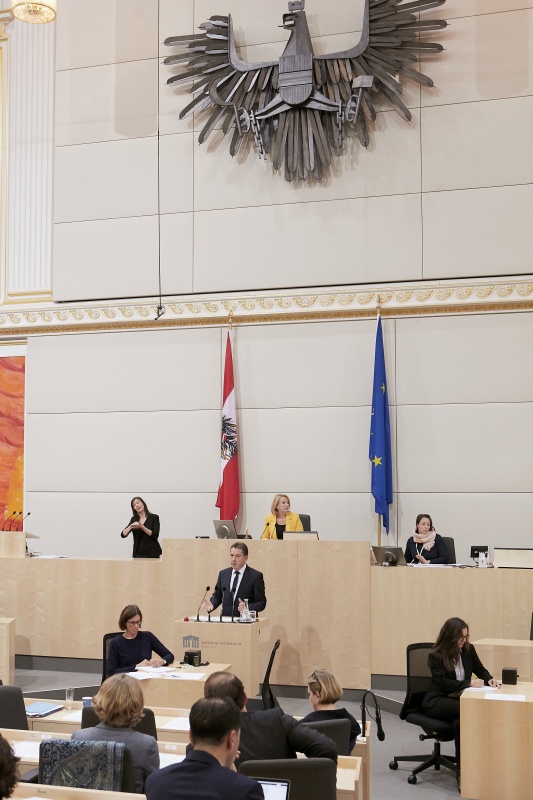 Am Rednerpult Nationalratsabgeordneter Erwin Angerer (F)