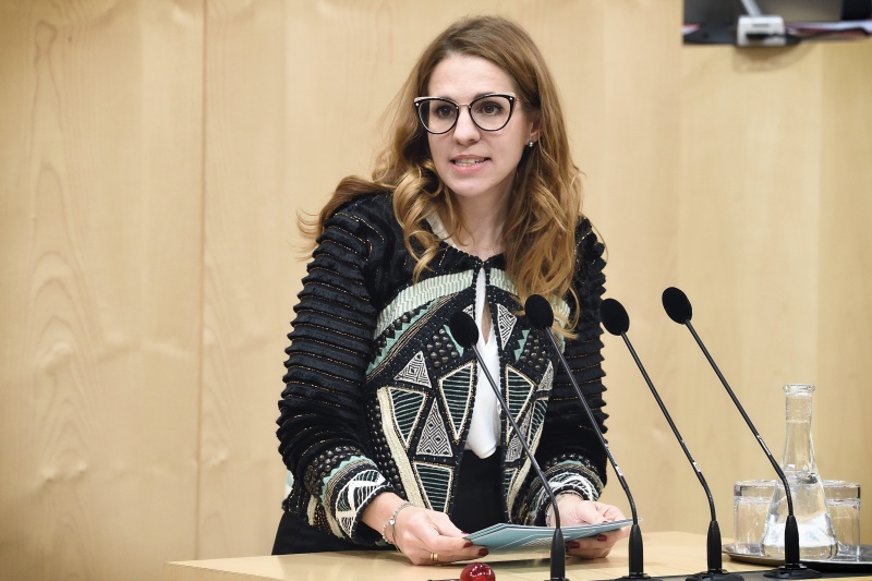 Nationalratsabgeordnete Carmen Jeitler-Cincelli (V) am Rednerpult