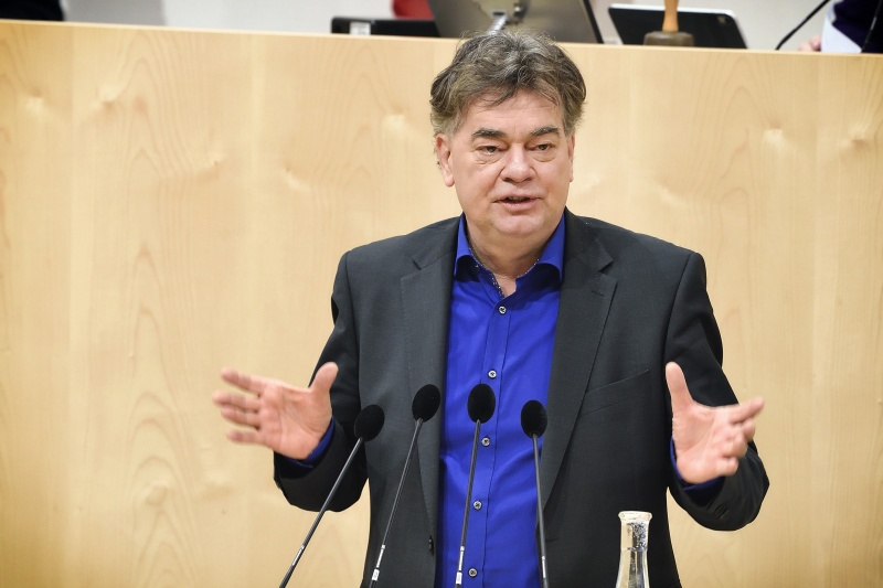 Klubobmann Werner Kogler (G) am Rednerpult