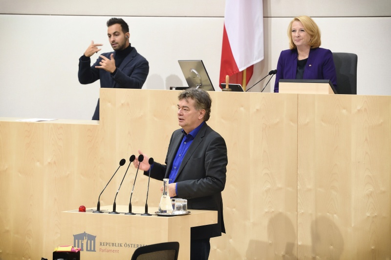 Klubobmann Werner Kogler (G) am Rednerpult