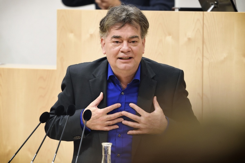 Klubobmann Werner Kogler (G) am Rednerpult