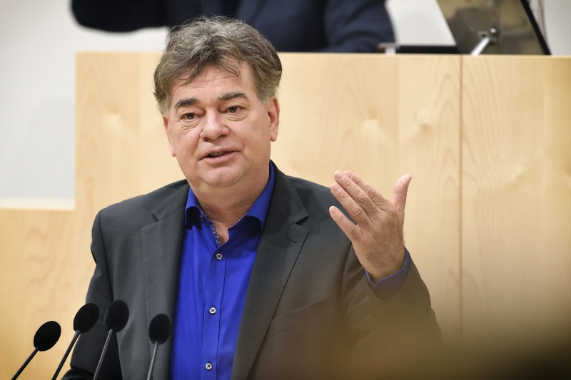 Klubobmann Werner Kogler (G) am Rednerpult