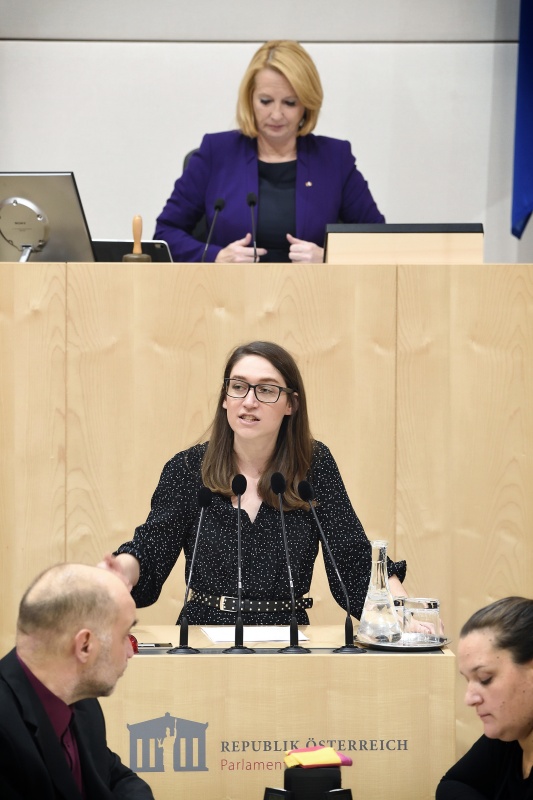 Nationalratsabgeordnete Julia Herr (S) am Rednerpult