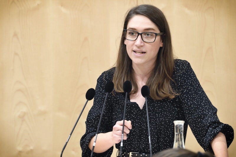Nationalratsabgeordnete Julia Herr (S) am Rednerpult