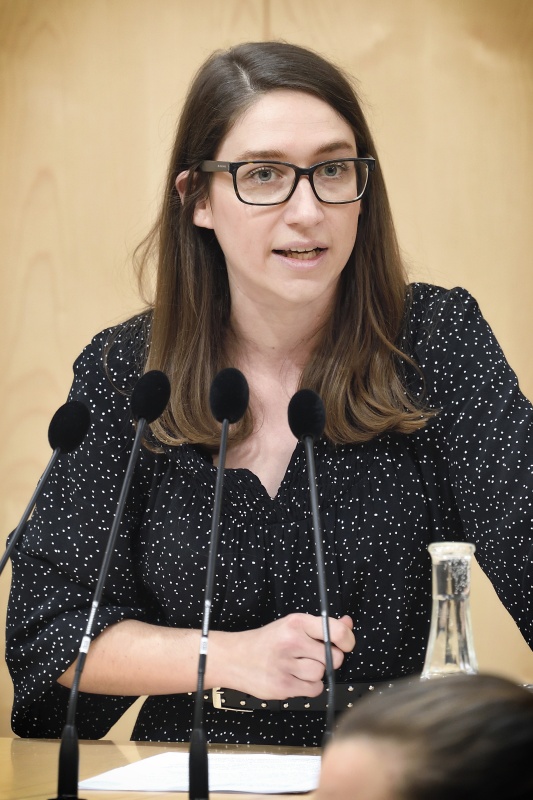 Nationalratsabgeordnete Julia Herr (S) am Rednerpult