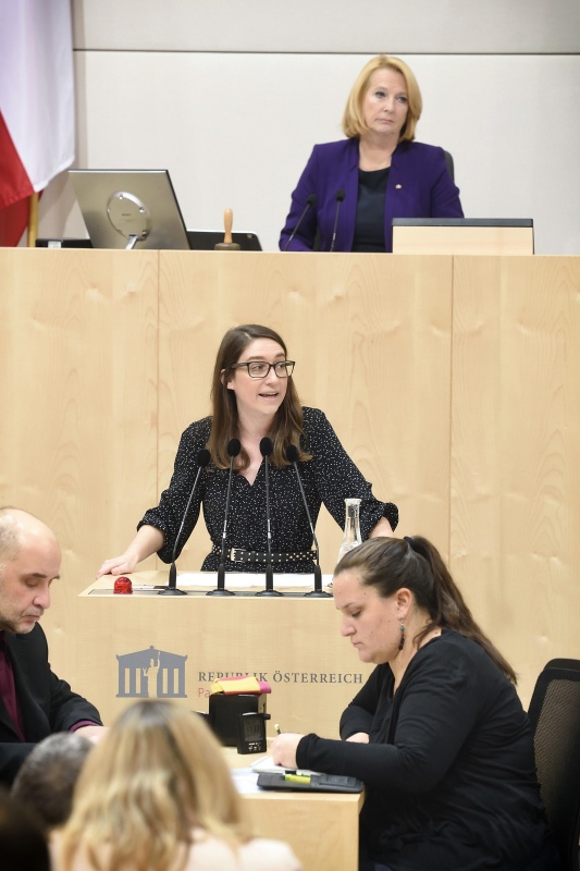 Nationalratsabgeordnete Julia Herr (S) am Rednerpult