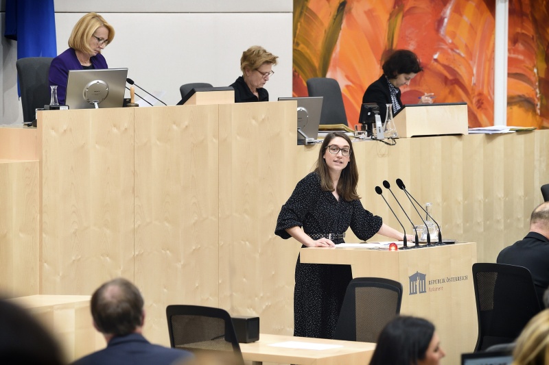 Nationalratsabgeordnete Julia Herr (S) am Rednerpult