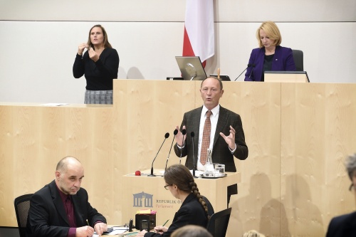 Nationalratsabgeordneter Axel Kassegger (F) am Rednerpult